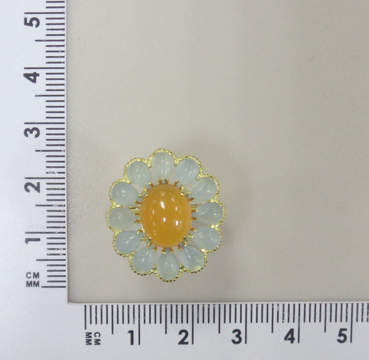 Серебряное кольцо с халцедоном и аквамаринами